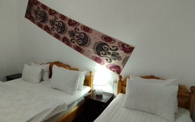 Parvina Hotel