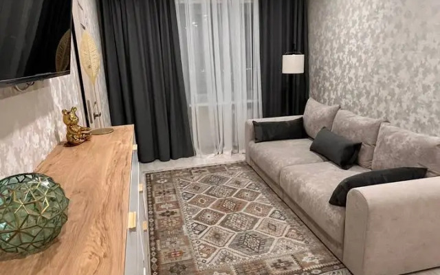 Krasivaya Trekhkomnatnaya V Tsentre Permi Flat