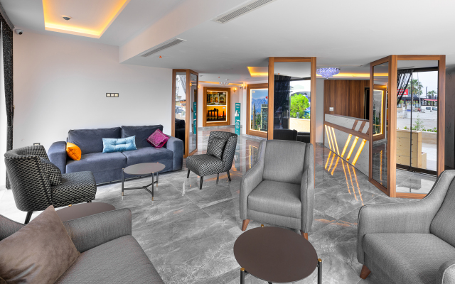 Theluna suite hotel