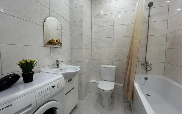 Uyutnaya Studiya S Krasivym Vidom S Balkona Flat