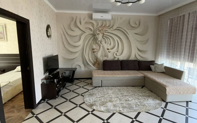 Zhemchuzhina u Morya Flat