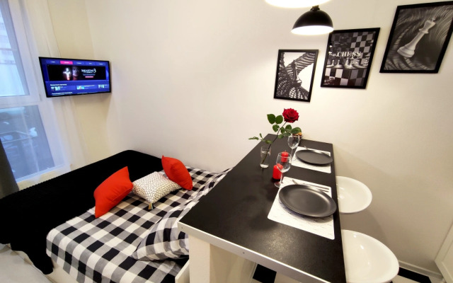 Cherno-belye m.Fiztekh Apartments