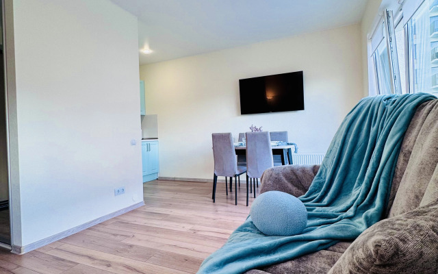 Квартира Шикарная Студия с Французским Балконом в Сердце Европейского