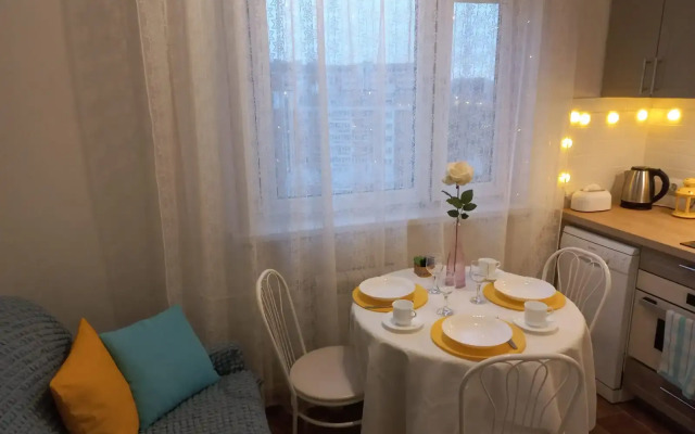 Ryadom s klinikoj Fedorova i Institutom pediatrii (m. Seligerskaya) Flat