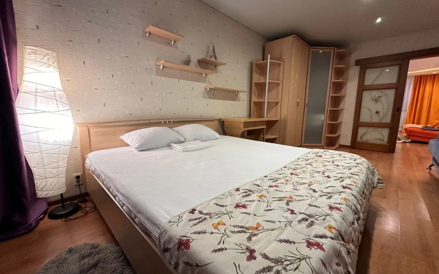 Cozy Two-room apartment on Stakhanova 40