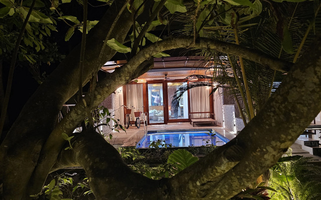 Отель Island Luxury Retreat Maalhos