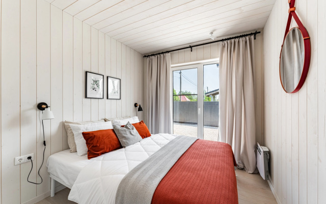 Частный дом с горячим джакузи на террасе