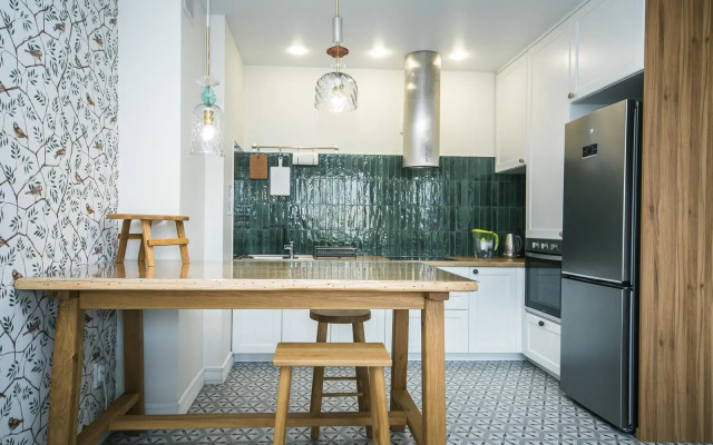 V tsentre u metro Kavalskaya Sloboda Flat