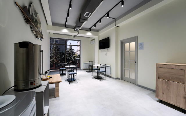 Qlife Hostel