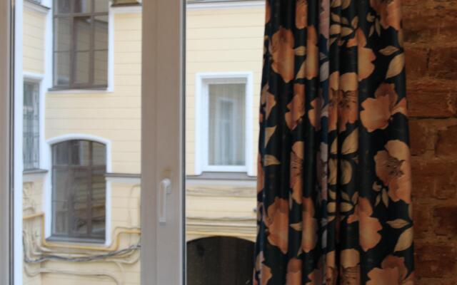 Old Flat Na Sovetskoy Hostel