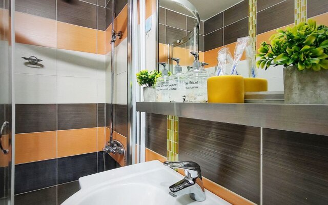 Guru c Laundzh Zonoj na Balkone Flat