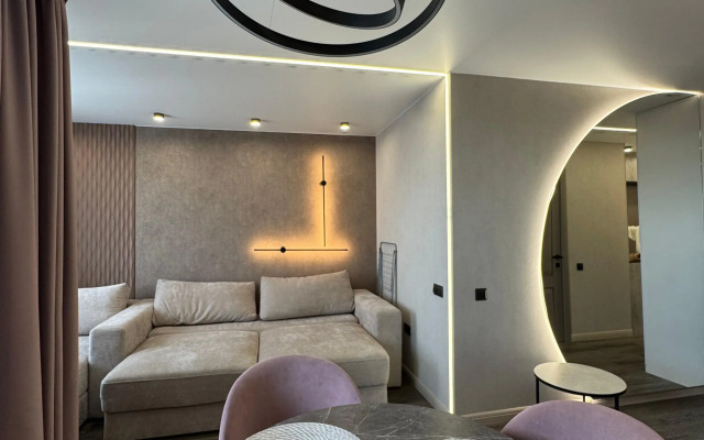 Квартира Дизайнерская Студия на Троих Конституции 5/1