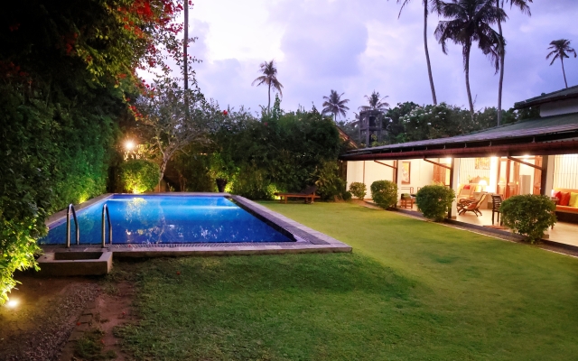 South Point Surf House - 5 bedrooms sleeps 14 Villa