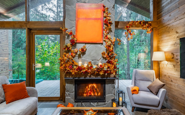 Шале с камином и джакузи в лесу