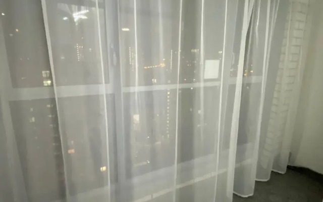 Uyutnaya studiya s panoramnym vidom u metro Flat