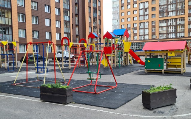 V 2 Minutakh Ot Verkhnego Ozera Flat