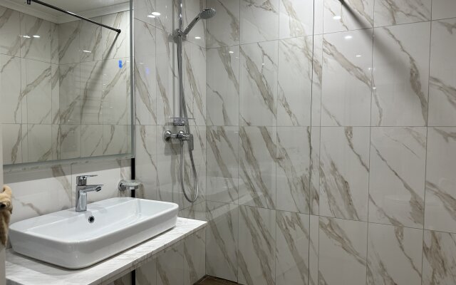 Lyuks Dyu Soley v Rezidentsii Graf Tolstoy Apartments