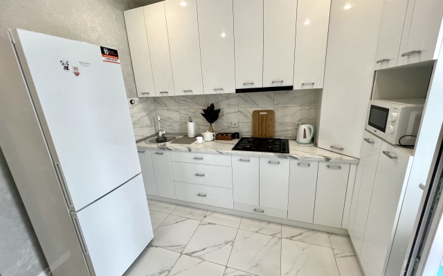 Kvartira S Vidom Na Skver Geroyev Apartments