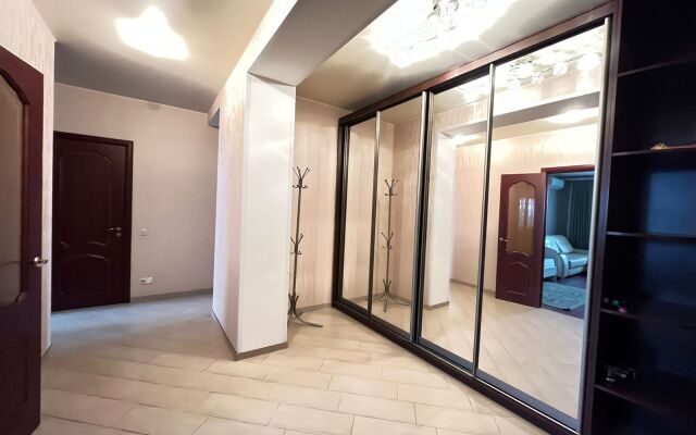 Royal Aurora Na Makhalina Apartments