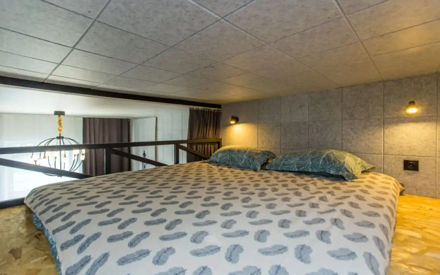 Novye trekhurovnevye apartamenty s vyhodom na Arbat Apartments