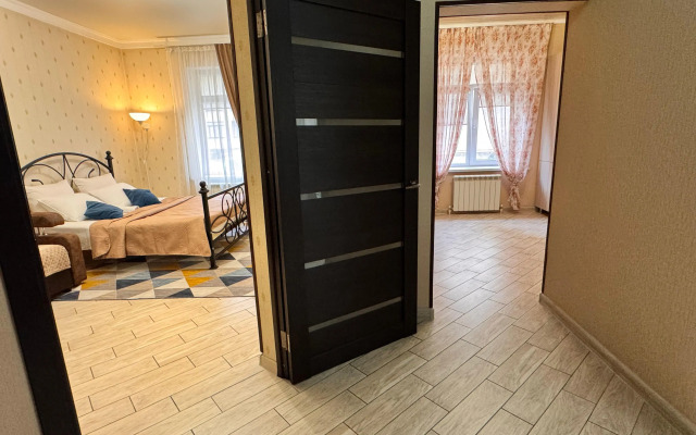 Tolstogo 180b 1 Etazh Flat