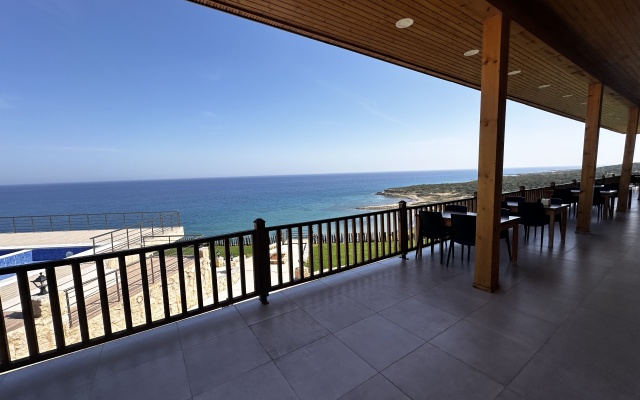 Teko's Golden Hill Hotel