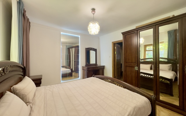 U Kitayskoy Besedki Guest House