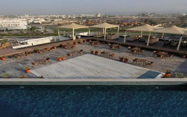 Отель Golden Tulip Muscat