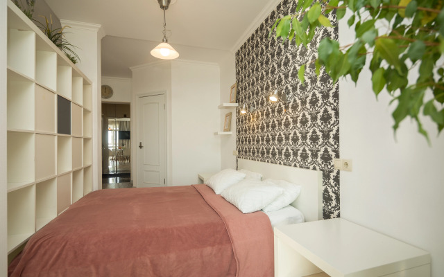 Na Bogdana Khmelnitskogo 10 Flat