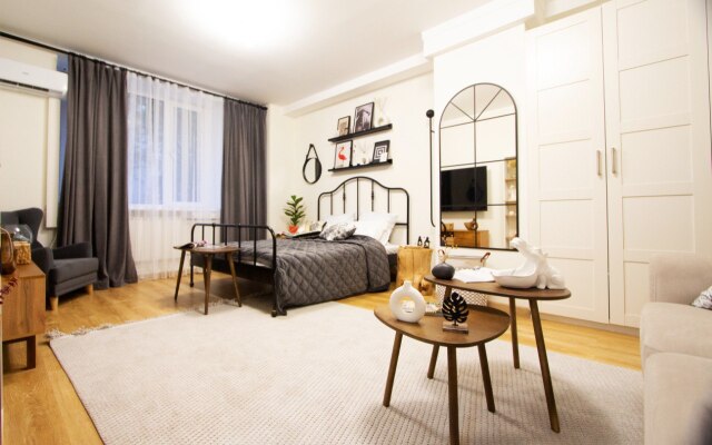 Na Patriarshikh prudakh Flat
