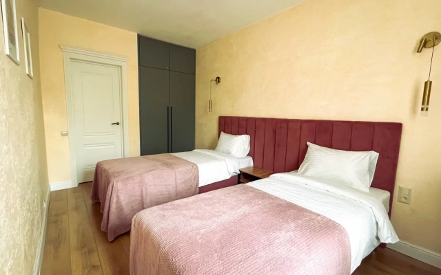 2kh Komnatnaya U Isaakievskogo Sobora Flat