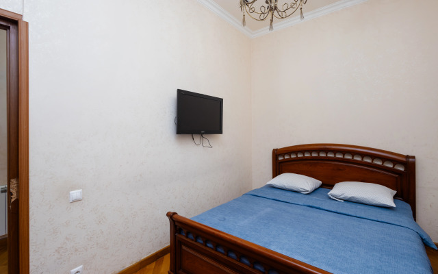 2-K v Novostroyke, Ulitsa Arama, Di482 Flat