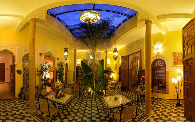 Отель Riad Darzouhour