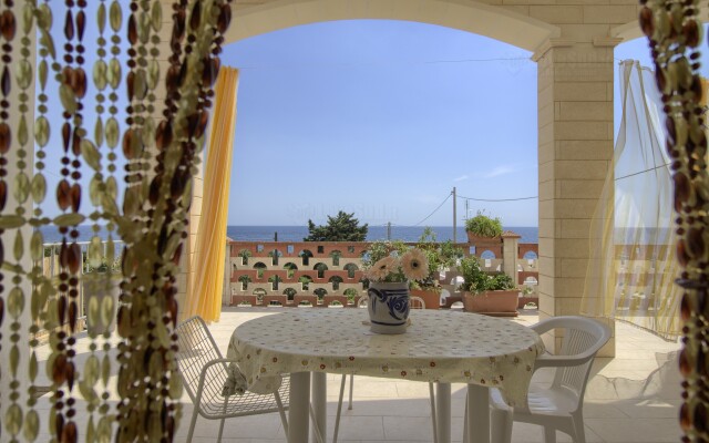 Polo - Relax Front Sea House