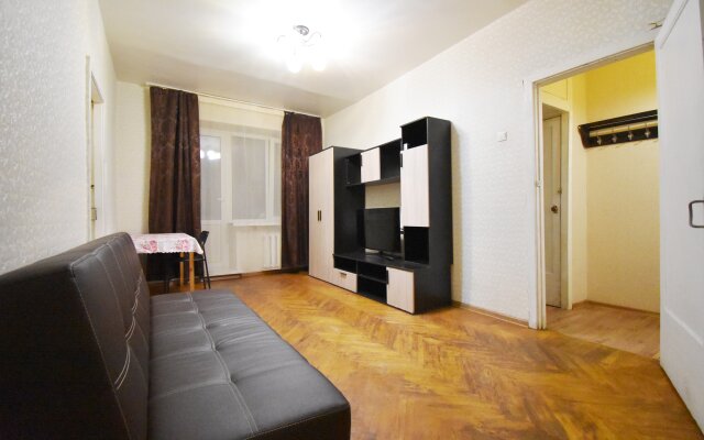 7-Ya Parkovaya 33/2 Apartments