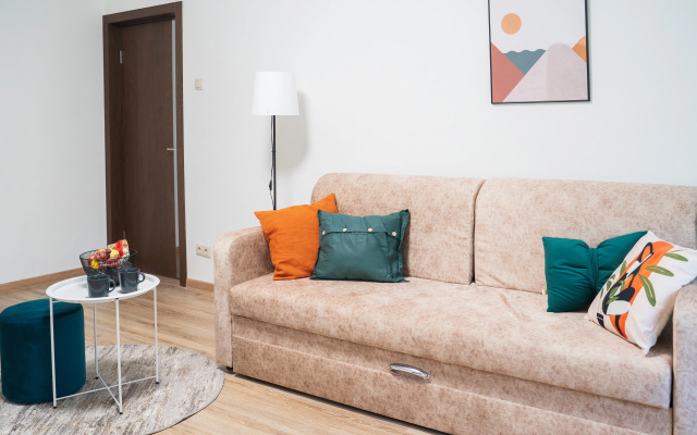 Квартира Просторная Двухкомнатная Natali на метро Пражская