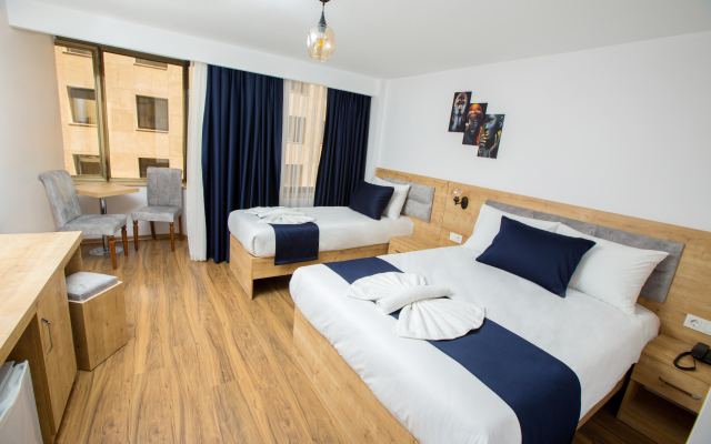 Golden Street Hotel