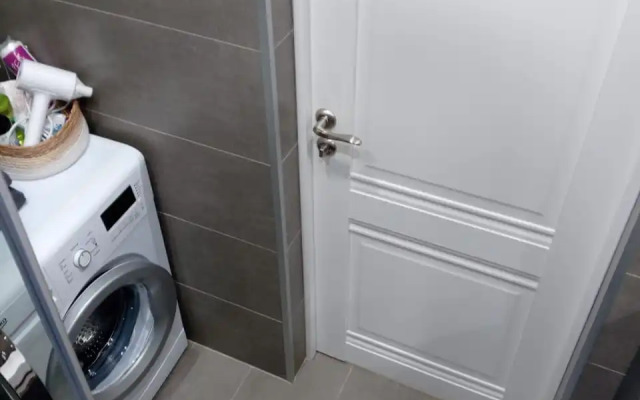 Green Fox Na Naberezhnoy Privolzhskogo Zatona 22a Flat