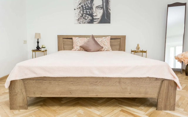 Svetlaya V Tsentre Goroda Flat
