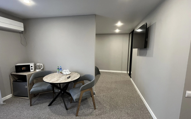Aviator Hotel