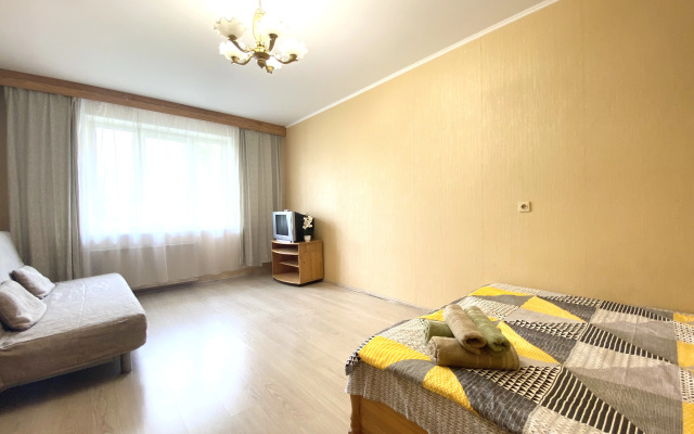 S Bolshoy Krovatyyu U Metro Prospekt Prosvescheniya Apartments