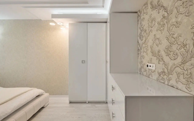 Reverie Vip2000 Apartments