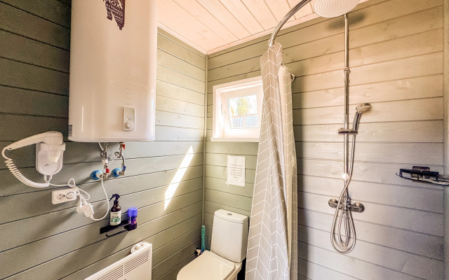 Частный дом Небольшой дом у озера