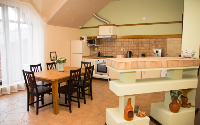 Loyal na ulitse 9-ya Liniya 14 Guest House