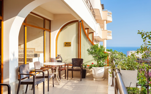 Greys Nairi Hotel