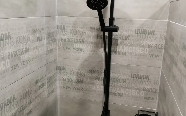 V Tsentre Sochi s Terrasoy i Zonoy Barbekyu Apartments