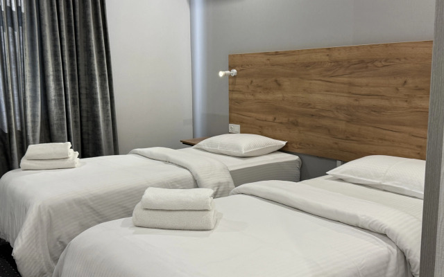 Afsona Hotel