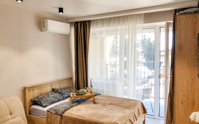 Апартаменты Бежевая кофейная студия у моря