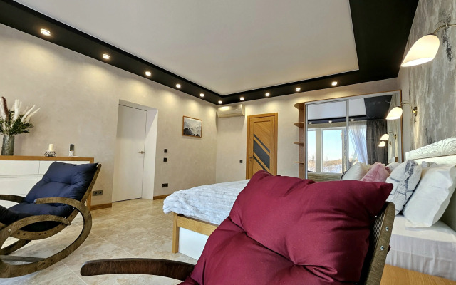 Dom s Basseynom i Plyazhem v sele Andreevka Chalet