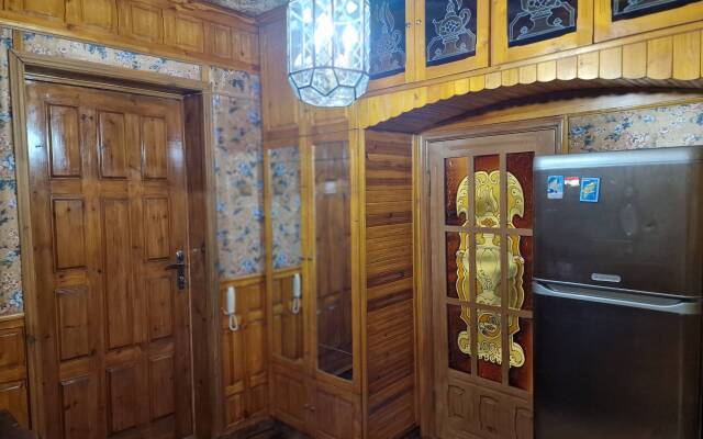 U Pushkinskogo Teatra Tsentr Flat